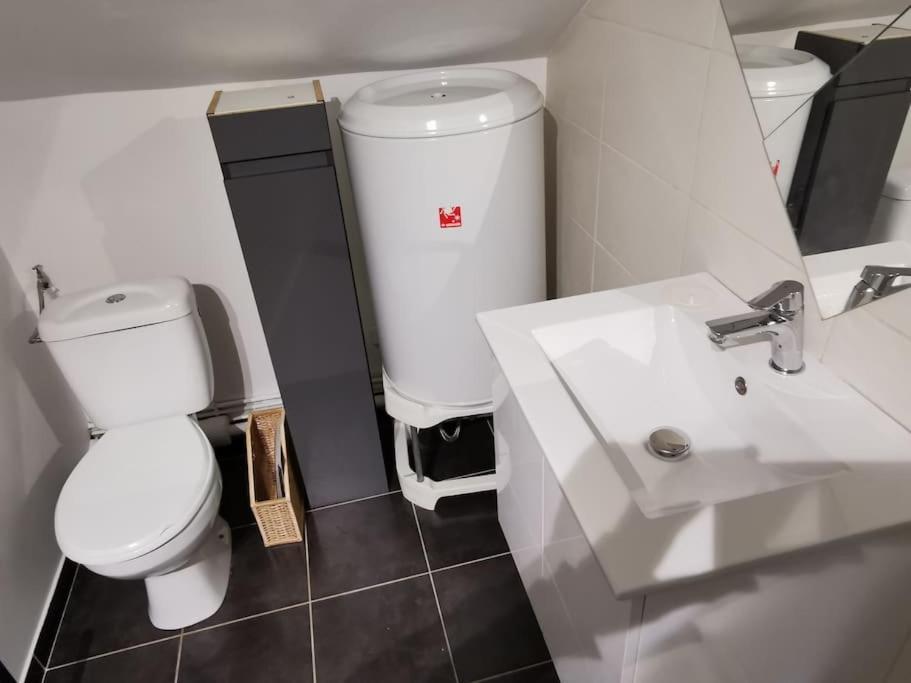 Studio Sous Les Toits Proche Paris Et Versailles Chaville Exterior photo